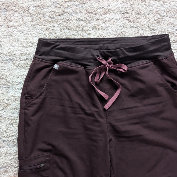 Figs set Zamora high waisted pants Rafaela top espresso medium - Picture 11 of 13